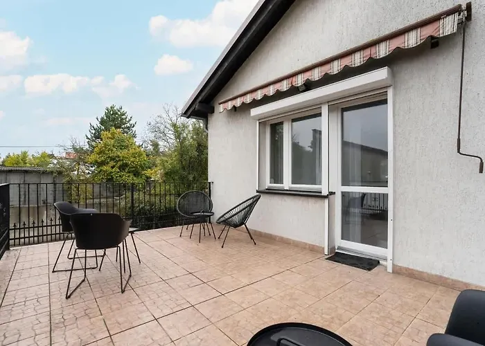 Spacious House With Balcony Ideal For Families By Noclegi Renters